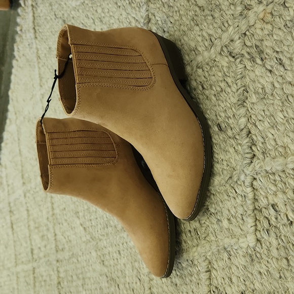 Universal Thread Booties - Picture 2 of 4